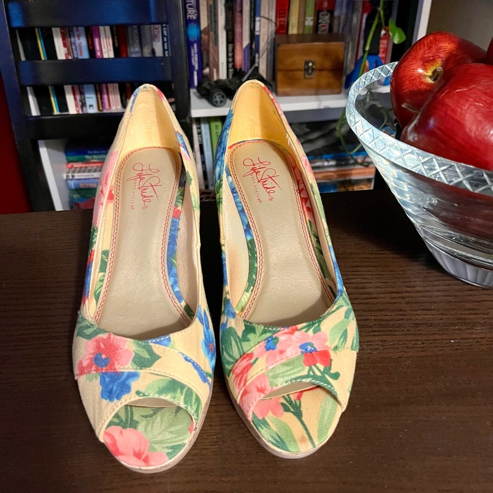 Life Stride Women’s 9M Floral Peep Toe Wedge Espadrilles Fabric Shoes